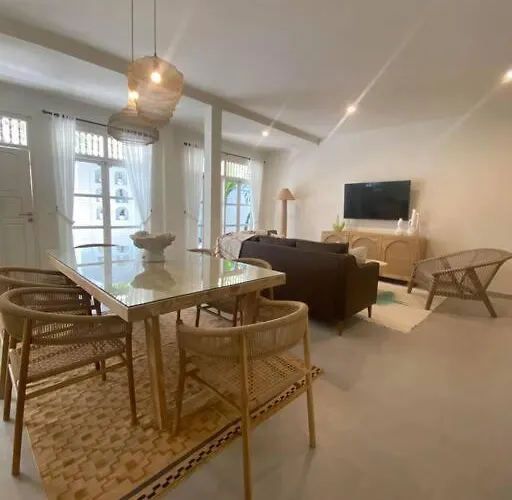 El Nis - - 4 Bedroom - 4 Bathroom - Luxury