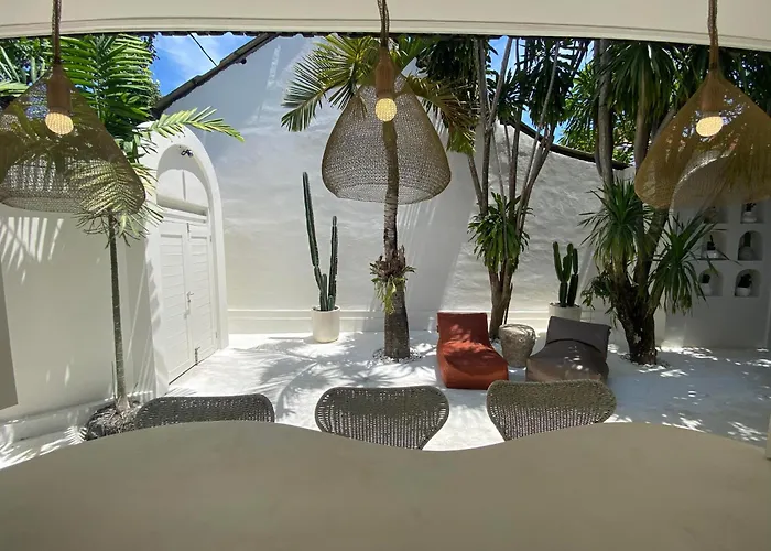 El Nis - - 4 Bedroom - 4 Bathroom - Luxury